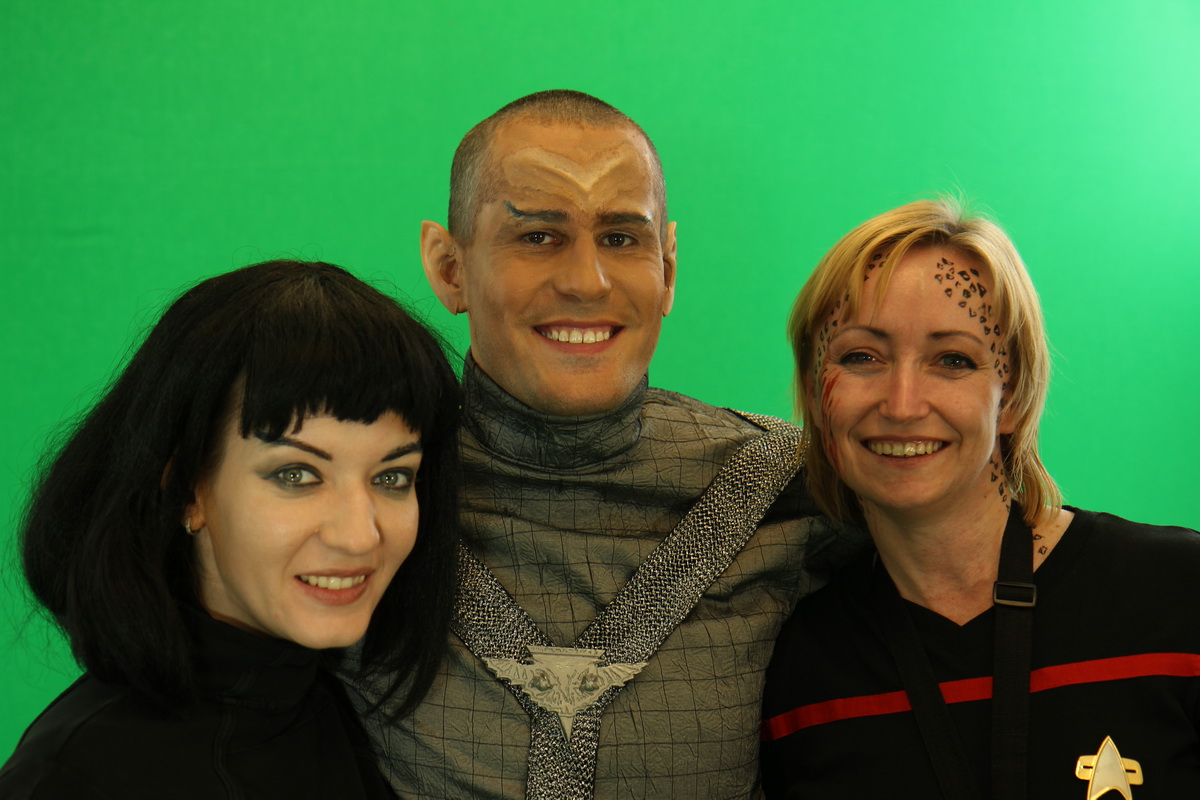 Promo fotka: Vulkánka Sintel Tirin, Romulan, kapitán Talisa Ren