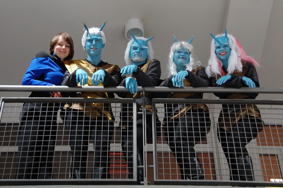 True-blue is good, both as a uniform and as a skin (from the left: Annie, Peter, Rasťa, Ještěrka, Rin)