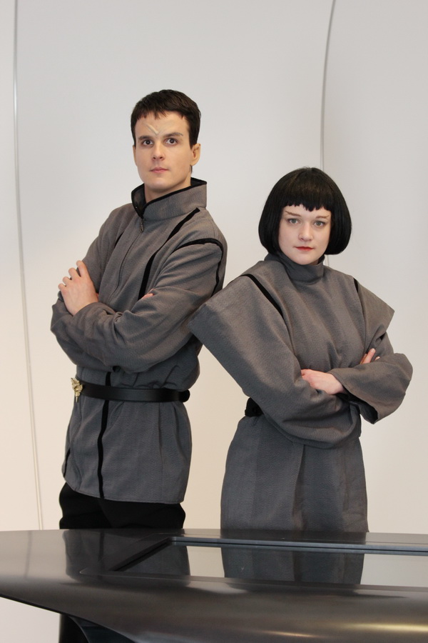 Romulans – emissary Ruwon (MVek) and subcommander Taris (Lyta)